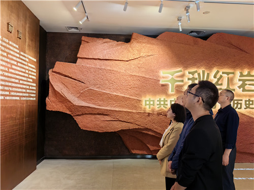 图片4 在重庆红岩革命纪念馆参观学习.jpg