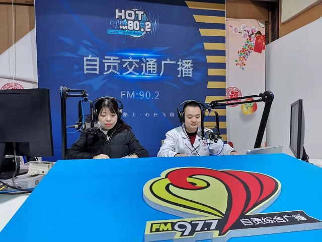 黄权做客自贡市广播电视台直播间.jpg