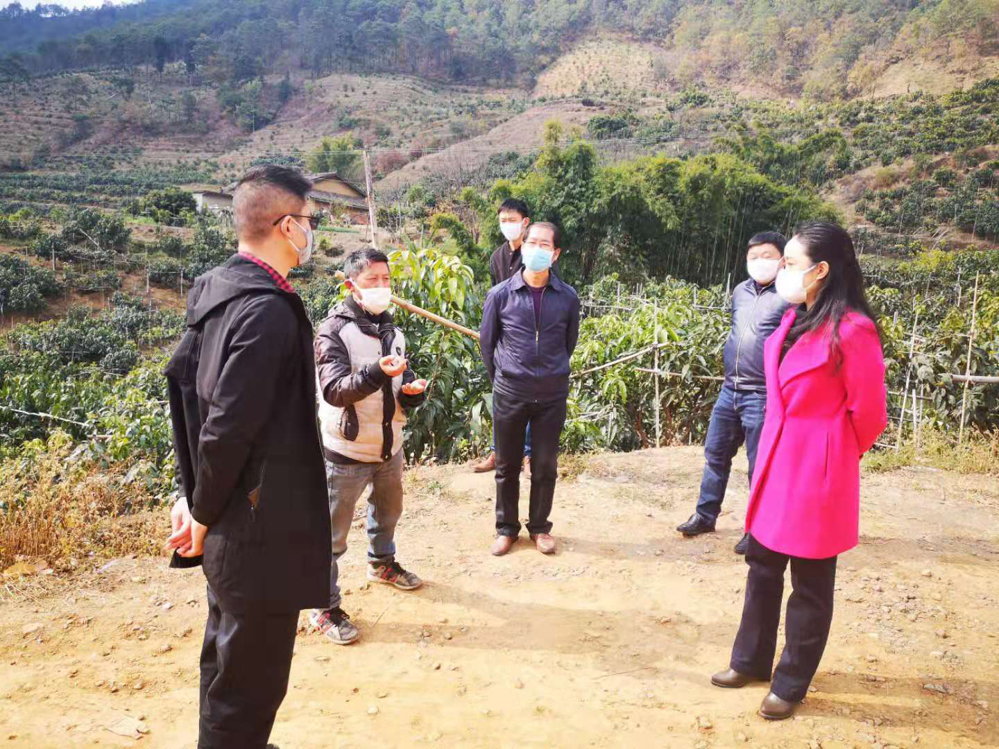 周光轴陪同攀枝花市政协副主席李明，到盐边县红果乡督察指导新型冠状病毒感染肺炎防控。.png
