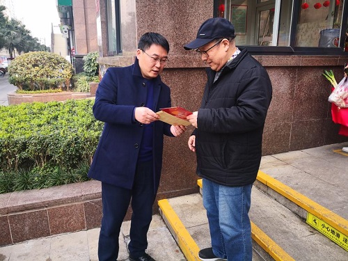 社市委副主委贾超看望慰问社市委愿主委程兆修-500.jpg