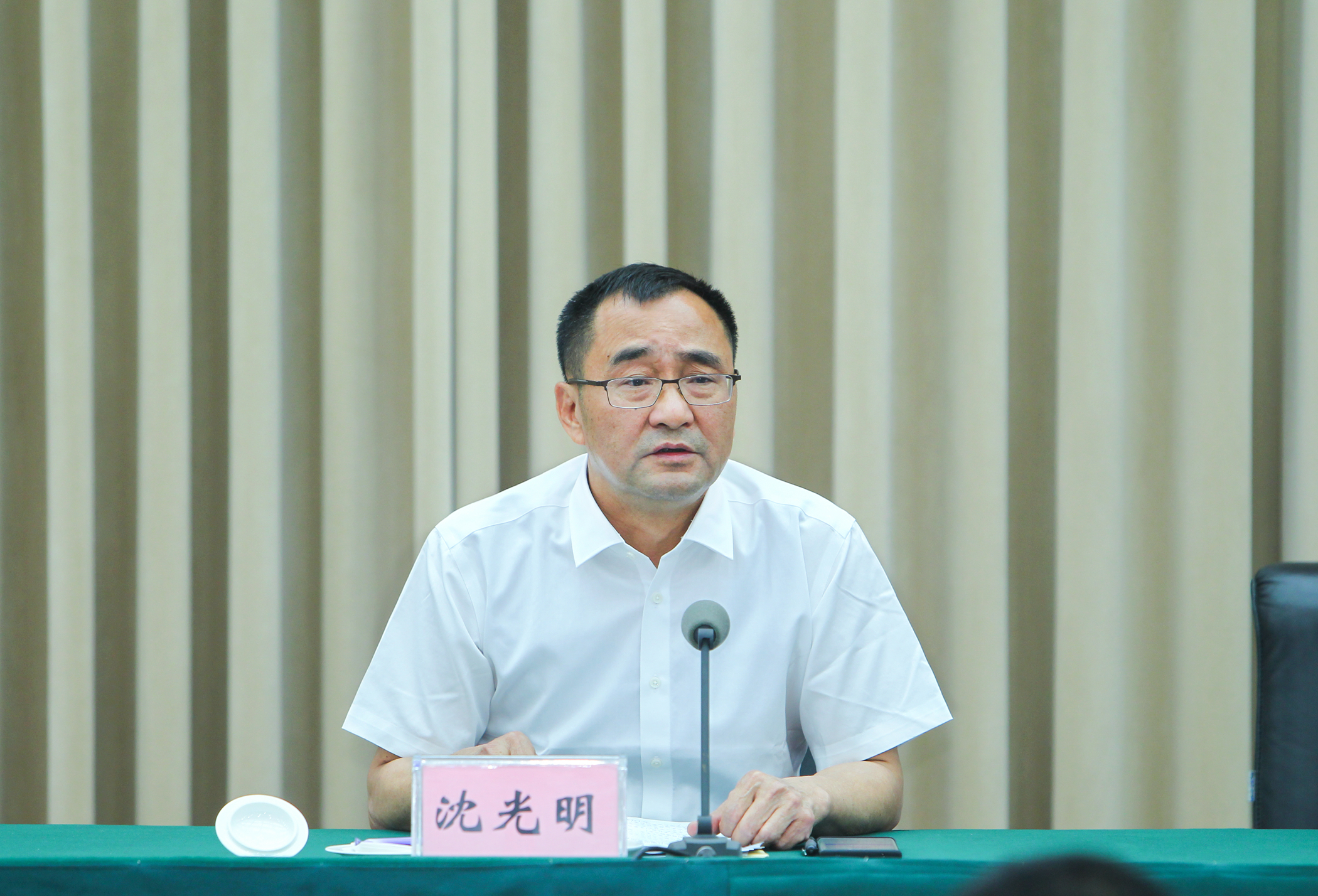 四川省政协副秘书长、文化文史和学习委员会主任、九三学社四川省委专职副主委沈光明.jpg