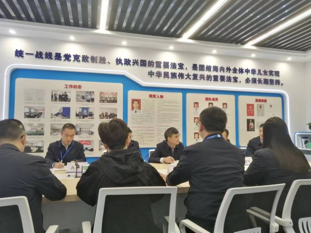 召开座谈会.png