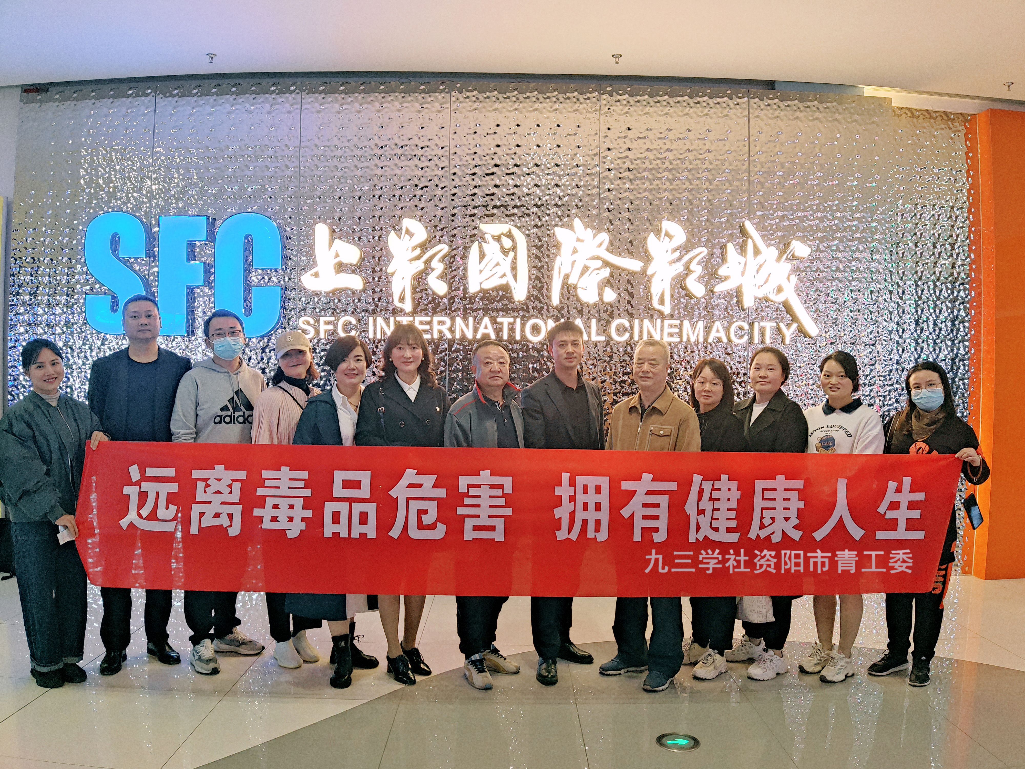 拼图.jpg70CEB6FA76149D303112D6E2FBC1DEA3.jpg