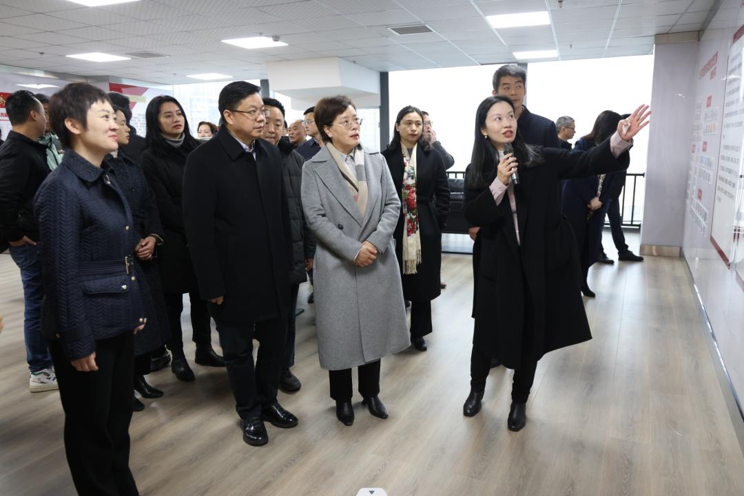 E:\九三\2023-12-27\全市基层统战工作2023年第四季度现场推进会走进九三学社助力产业发展基地“九三社员”之家\2.jpg