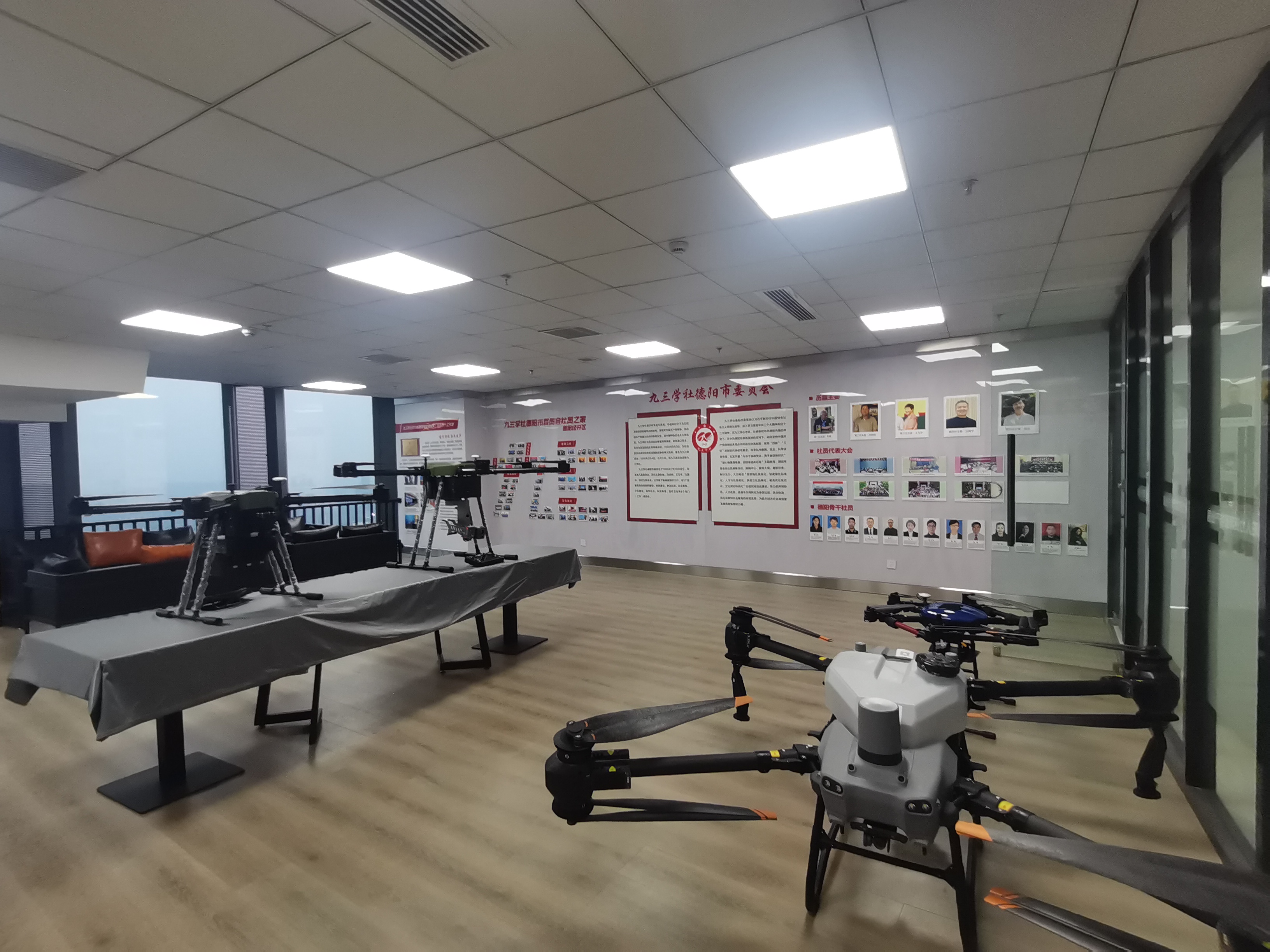 E:\九三\2023-12-27\全市基层统战工作2023年第四季度现场推进会走进九三学社助力产业发展基地“九三社员”之家\4.jpg