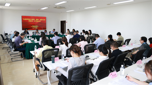 尚丽平出席“弘扬爱国奋斗精神  缅怀‘两弹元勋’邓稼先”学术研讨会并致辞1.jpg