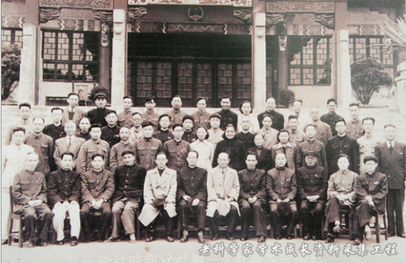1956年九三学社成都分社第一届社员大会合影.png