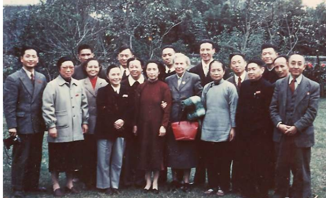 华西前辈在1960年代初合影.png