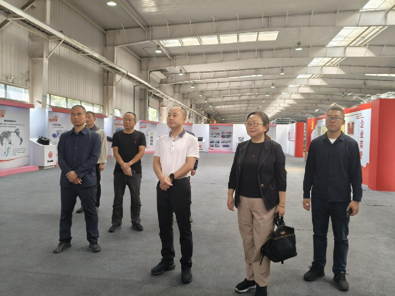 考察组在长沙戴卡科技有限公司调研_副本.png
