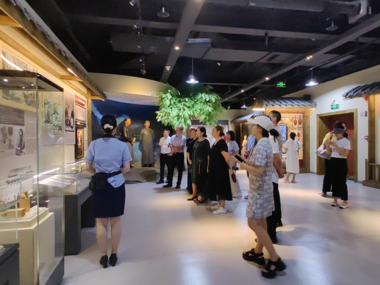 九三学社宜宾市翠屏区委员会与南溪区委员联合组织社员到南溪区朱德旧居开展纪律学习教育和全会精神集中学习.png