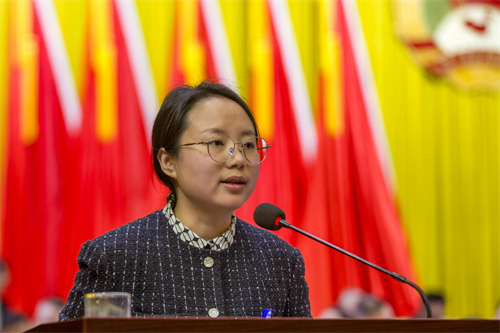 绵阳社员张洁在江油市政协十四届五次会议上作大会发言2.png