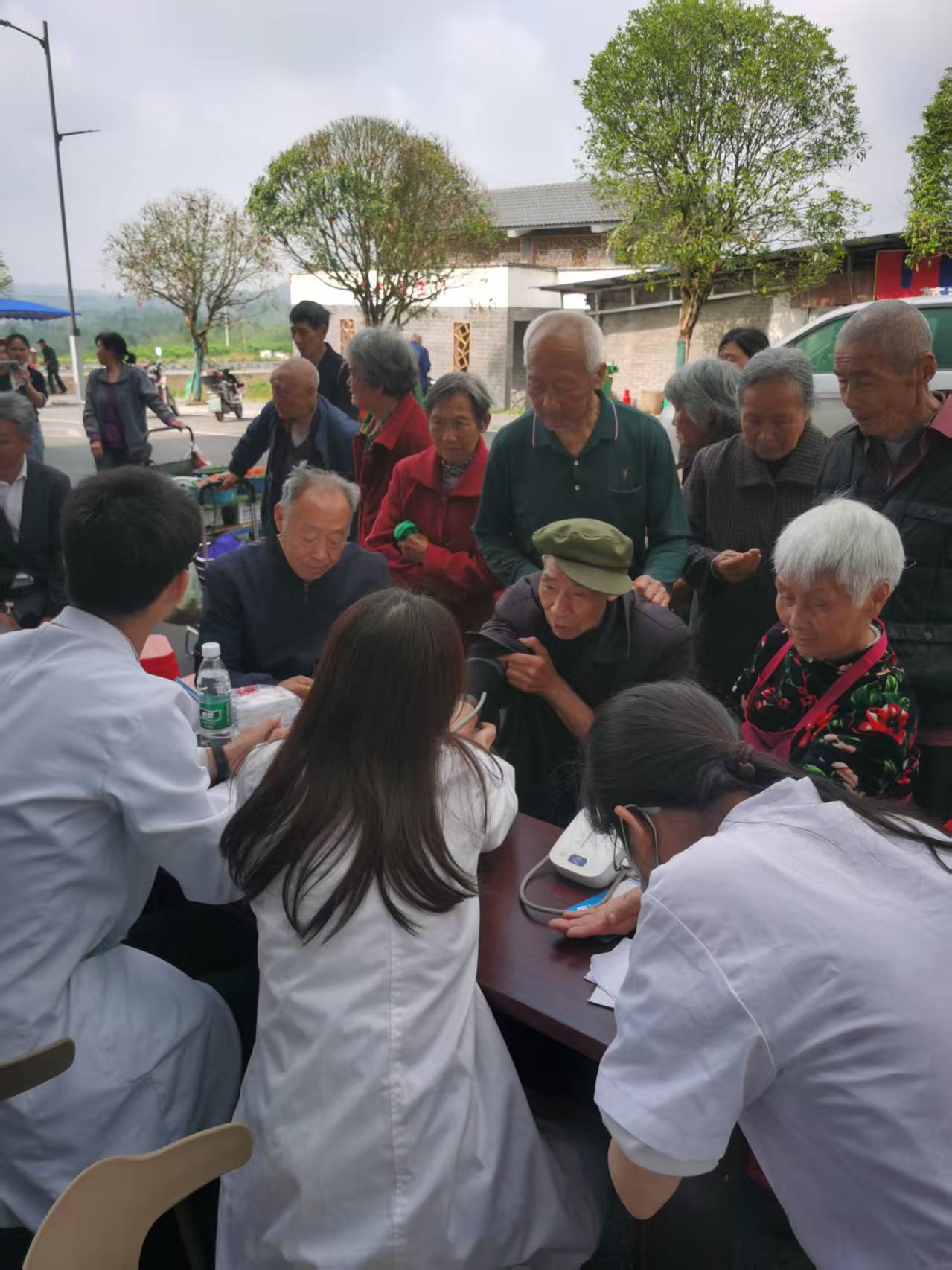 大龙镇医院帮扶2.jpg