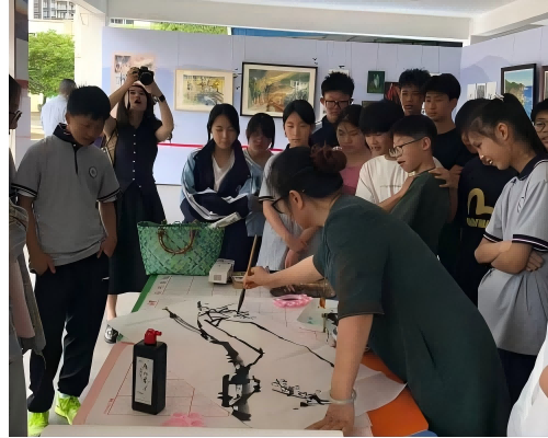 九三学社四川书画院川北分院和绵阳师范学院支社联合开展文艺服务进校园活动2(1).png 九三学社四川书画院川北分院和绵阳师范学院支社联合开展文艺服务进校园活动2(1).png